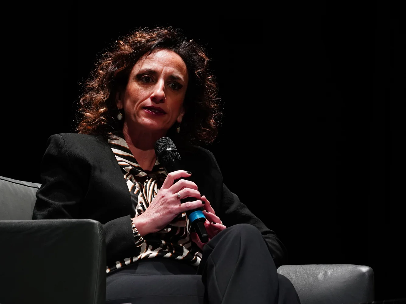 Laura Castellana, dirigente ITT Panetti-Pitagora Bari - Foto dell'incontro "Per una speranza dello sguardo - Il coraggio dell'ascolto" - Meeting del Volontariato 2025 "Il Coraggio della Speranza" 13 Dicembre 2025 ore 10:00